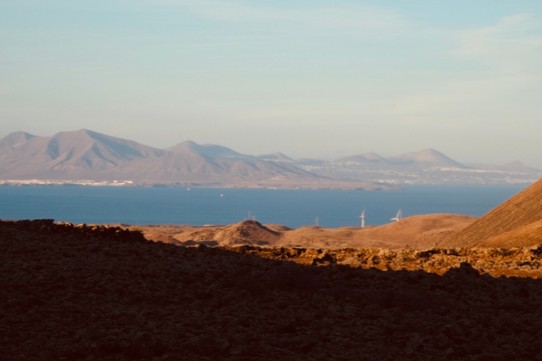 Spanien - La Oliva - Vorne ist Fuerteventura zu sehen, hinten Lanzarote. 