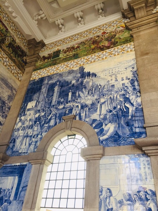 Portugal - Porto - Bahnhof von innen ein ganzes Kunstwerk