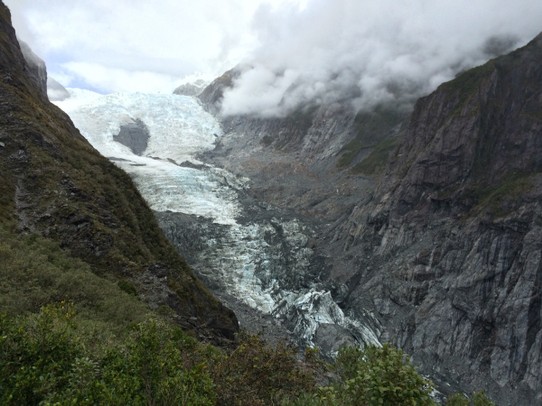Neuseeland - Franz Josef Glacier - Wir hatten nach dem anstrengenden, rutschigen Aufstieg im Dauerregen Glück: Gletscherblick und ganz allein :)
