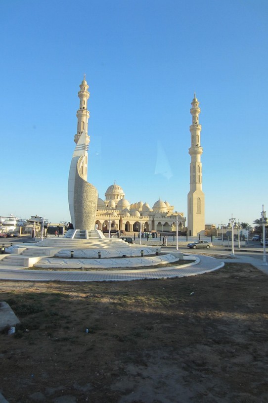 Ägypten - Hurghada - Moschee  und Verschönerungsarbeiten