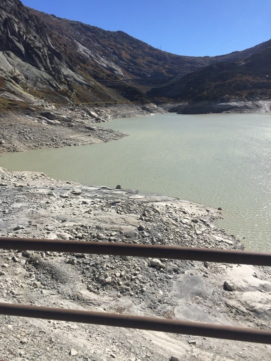 Schweiz - Grindelwald - Dieses Gestein verursacht die milchige Farbe des Wassers 🏔