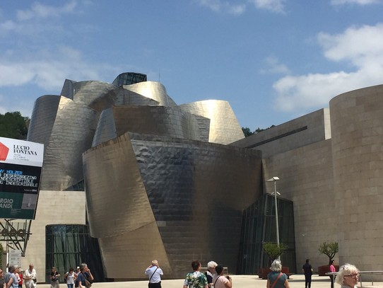 Spanien - Bilbao - Guggenheim Museum Bilbao einzigartiges Bauwerk absolutes Highlight 