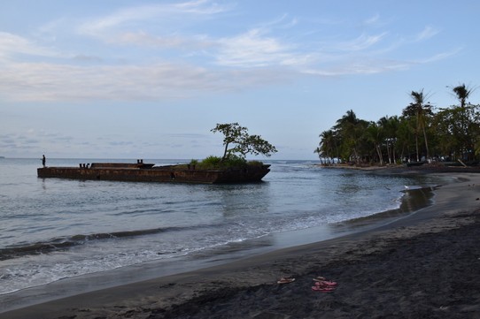 Costa Rica - San José - Puerto Viejo, der schwarze Strand ist schon gewöhnungsbedürftig.