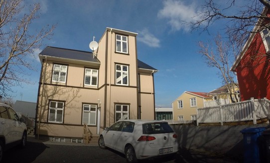 Island - Reykjavík - Das ist unser Domizil:

Ambassade Apartments
Pingholtsstræti 21
101 Reykjavik
