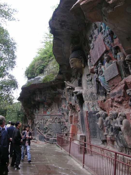 China - unbekannt - am Nordber allein 1000 religiöse Skulpturen. 