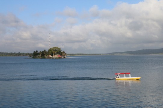 Guatemala - Flores - Ausblick vom Hotel auf den See