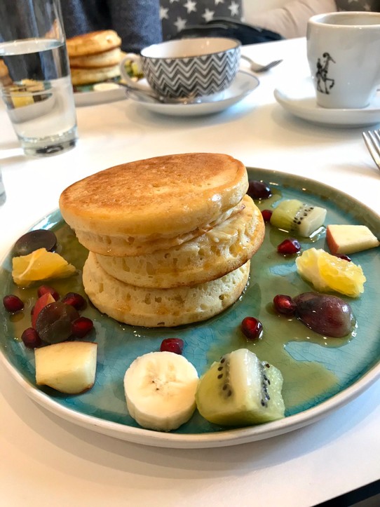 Österreich - Wien - Pancakes | Maple Syrup | Fruits