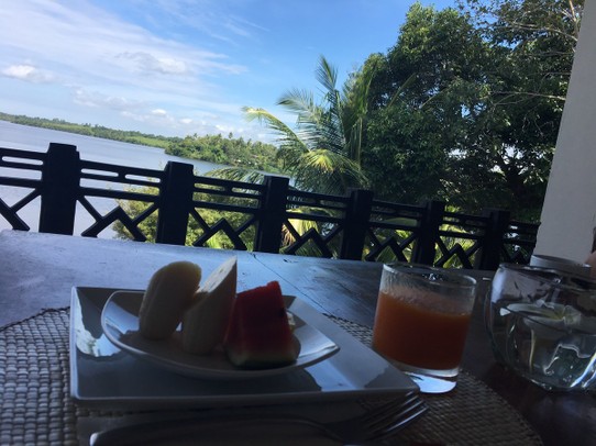 Sri Lanka -  - Frühstück mit Blick auf den See. Herrlich!