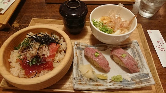 Japan - Ise - Selbst in Japan eine Kuriosität: das Rindfleisch-Sushi! SUUUPER LECKER!