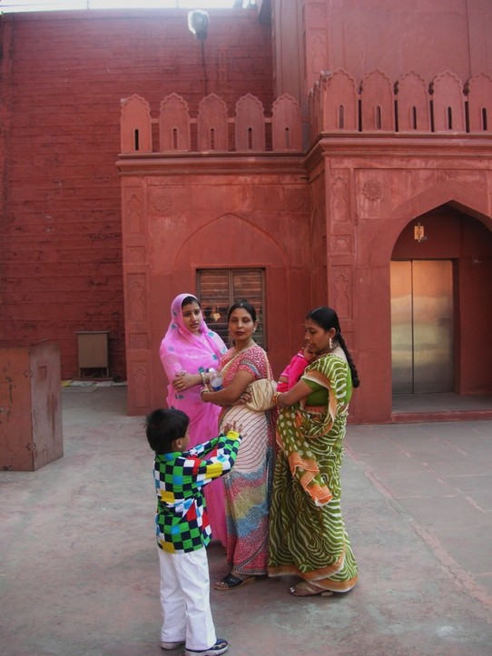 Indien - Neu Delhi - Frauen im Sari