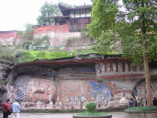 China - unbekannt - imposant der 31 m lange Buddha