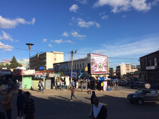 Äthiopien - Addis Abeba - Straßenbild in Piassa, dem von 1936-41 von Italienern geprägten Stadtteil 