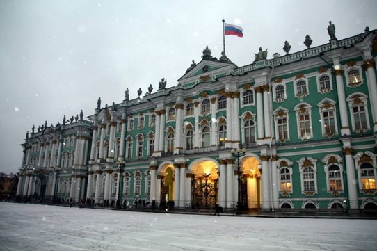 Russland - Sankt Petersburg - Photo VictoriaHermitage Museum with snow