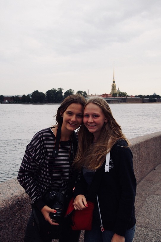 Russland - Sankt Petersburg - Geschwisterliebe 😍😘