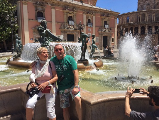Spanien - València - Wunderbarer Brunnen vor der Kathedrale 