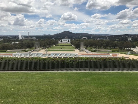Australien - Canberra - Sicht vom neuen Parlament auf das alte Parlamentsgebäude 