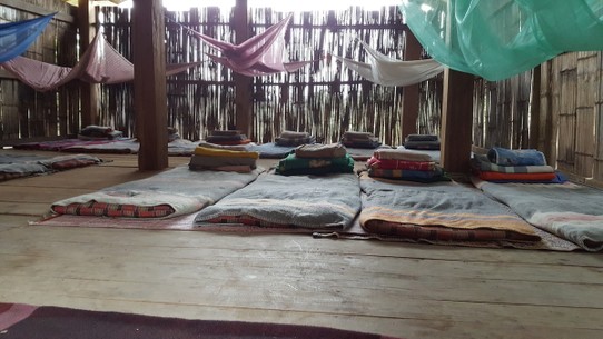 Thailand - Ban Luang - Unser Hotel und weichen Matratzen tauschten wir für 2 Nächte gegen diese "komfortablen" Betten umgeben von Wildnis ein. 