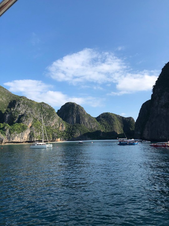 Thailand -  - Maya Bay - dieser Strand wurde vor ca. zwei Jahren gesperrt, da täglich über 200 Boote anreisten um den Strand aus Leonardo Di Caprios Film zu sehen