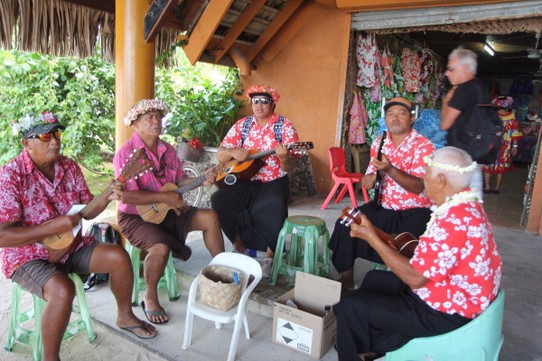 Französisch-Polynesien - Bora-Bora - Das Orchester begleitet Ihn