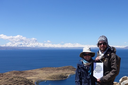 Bolivien -  - Isla del Sol - sehr blau, sehr klar, sehr schön, sehr kalt. Im Hintergrund die 6.000er der Cordillera Real