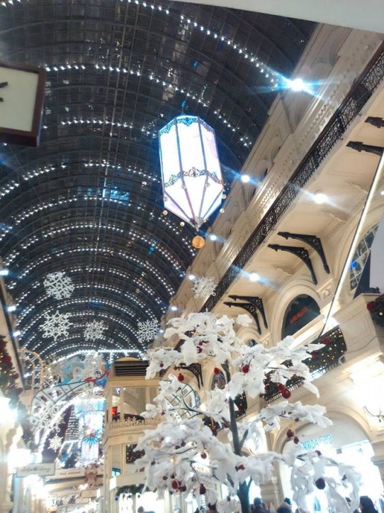 Russland - Moskau - GUM Moscow - the great shopping Center - built in 1890 -  at Christmas time -   taken by friend 
Elena in Moscow...beautiful!!!