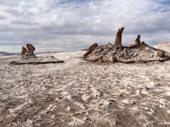 Chile - San Pedro de Atacama - Links ein Godzilla unter Salz und Gips ;)