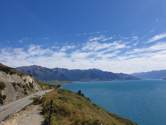 Neuseeland - Wanaka - Der Blick beim Autofahren auf den Lake Wanaka