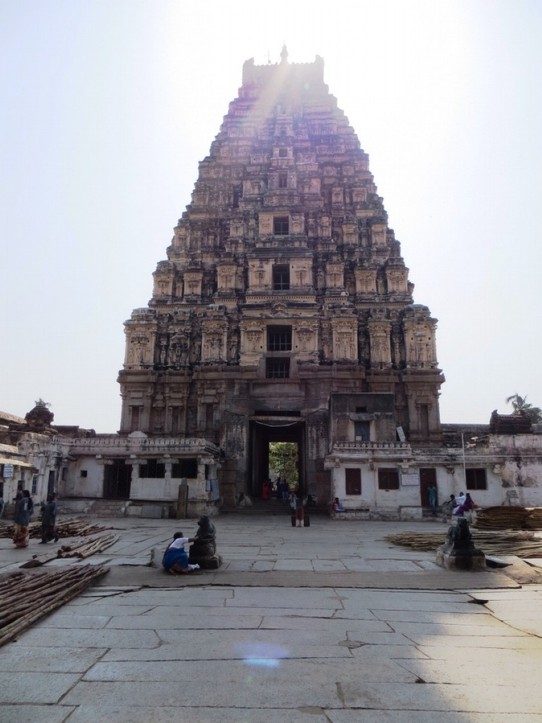 Indien - Hampi - 42 Meter hoher Gopuram des Virupaksha-Tempels, erbaut um 1440