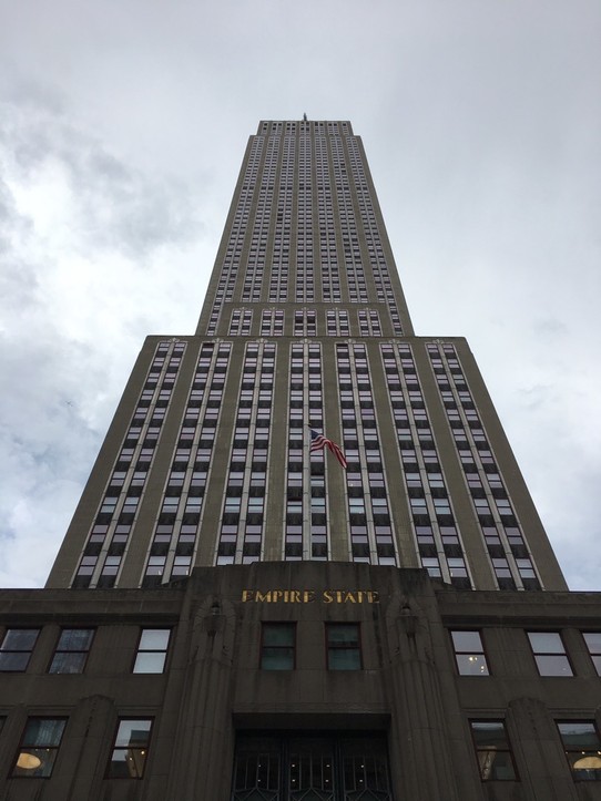 United States - New York - Empire State Building - dieses Gebäude gehört zu dieser Stadt wie Kekse zu einem Glas Milch