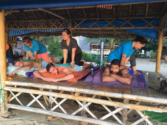 Thailand - Ko Pha-ngan - Unsere fast täglich Thai Massage..... Einfach herrlich es zu genießen.  Vor uns das weite Meer. 