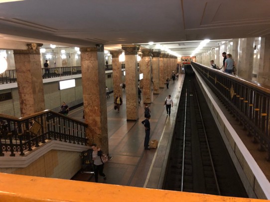 Russland - Moskau - Moskau ist bekannt für seine architektonisch beeindruckenden U-Bahnstationen, die mehr einem eleganten Foyer oder Kunstprojekt gleichen.