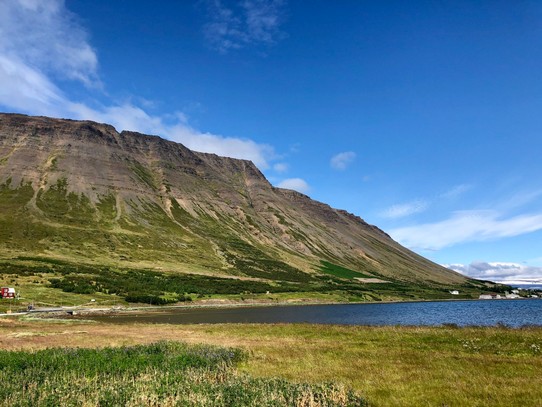 Island - Ísafjörður - Und der Blick vom Einkaufszentrum (natürlich ein Bonus-Laden) nach links...