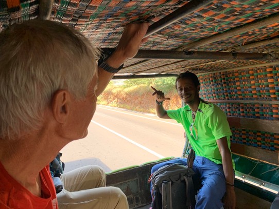 Cap-Vert -  - En route avec le transport « Aluguer »