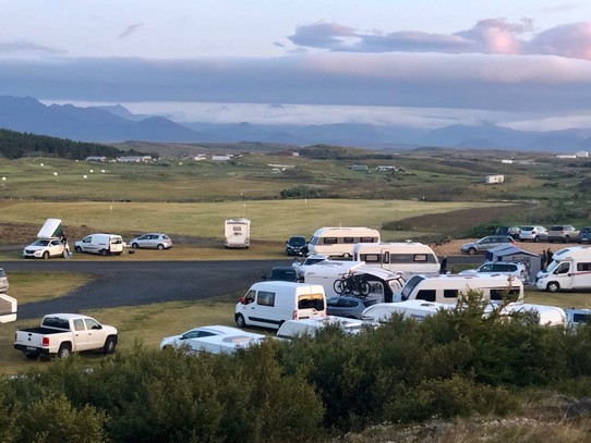 Island - Stykkishólmur - Da unten steht unser kleiner, weisser Go Camper und die Mädels schlafen schon darin...🥰👍