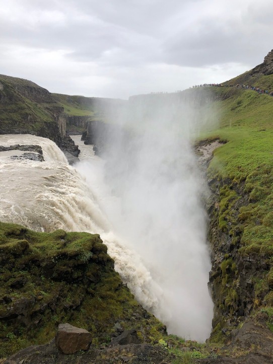 Island - Bláskógabyggð - Jetzt ist gerade ein wenig weniger Gischt... Da fliesst Hvítá dann weiter. Halt nur 32 Meter tiefer als vorher😉😀