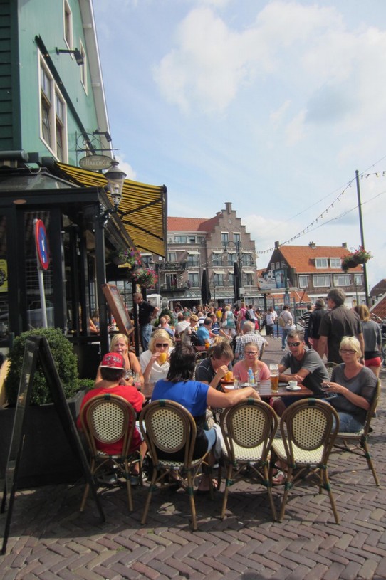Niederlande - Volendam - in der Sonne sitzen und lecker essen 