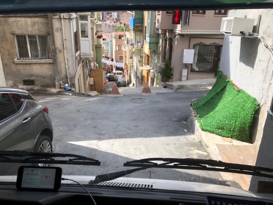 Türkei - Çatalca - Wenn man sich zu sehr auf Google Maps verlässt und auf einmal im steilsten und engsten Wohnviertel überhaupt steht 🙈🙈