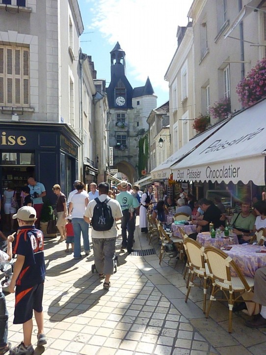 Frankreich - Amboise - ...kleine Gässchen mit Straßenlokalen, Geschäften zum Einkaufen und  Bummeln