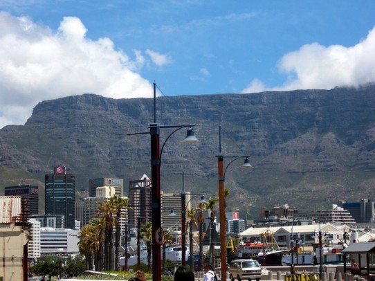 Südafrika - Kapstadt - Der Berg von der Waterfront aus gesehen