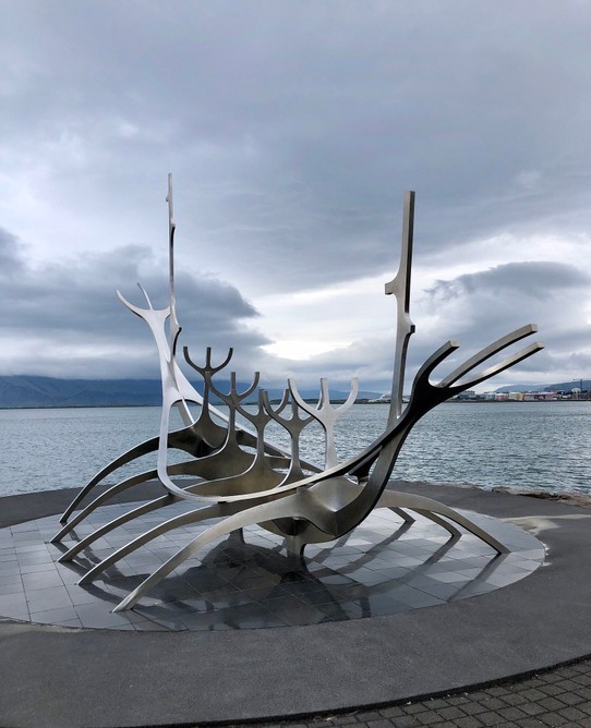 Island - Reykjavík - Die Skulptur sieht wirklich sehr schön aus. Selbst ohne Sonnenauf-, oder -untergang...😍