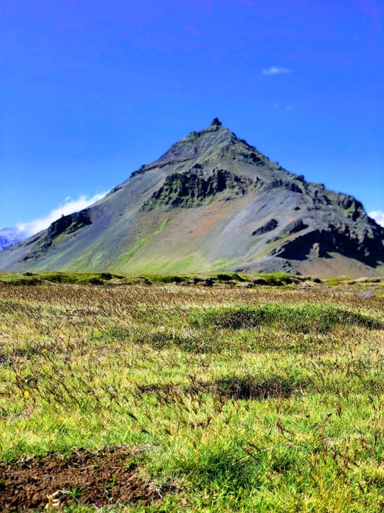 Island - Arnarstapi - Der Berg Stapafell gefällt mir auch wirklich sehr...😍