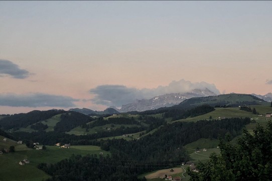 Schweiz - Hemberg - Schon in Sichtweite: das morgige Etappenziel am Fusse des Säntis, Schwägalp