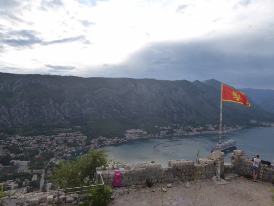 Montenegro - Kotor - Nach ca 30-40 min Aufstieg haben wir es geschafft - wir sind oben!