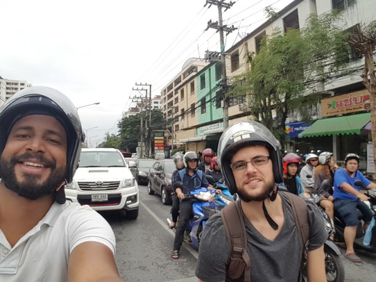 Thailand - Chiang Mai - Scooterspaß auf unserem Weg in die Berge von Doi Suthep 