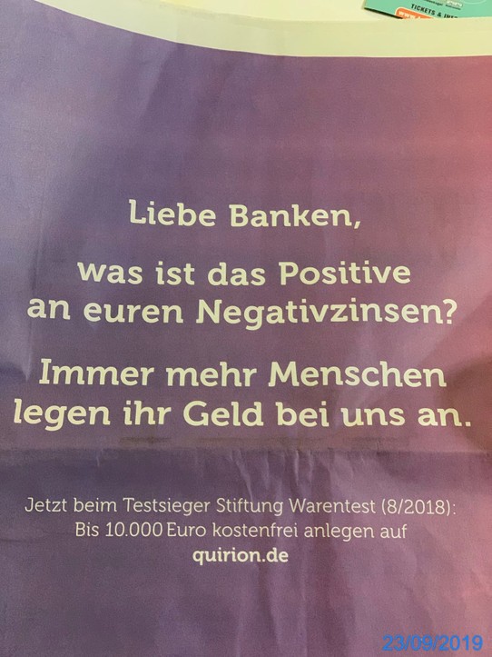 Österreich - Millstatt - Es ist wirklich zum Schreien. 😂
Vielen Dank liebe Bank, dass wir dir unser Geld geben dürfen, damit ihr dieses wieder mit hohen Zinsen verkauft und Gewinne erzielt.  
Ich kann mich noch an Zeiten erinnern, da bekam man 10% Zinsen. 😩