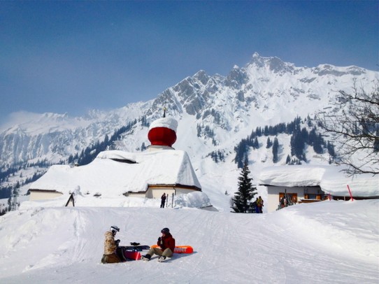 Österreich - Sankt Anton am Arlberg - Tee-Time in Stuben nach einer tollen Talfahrt