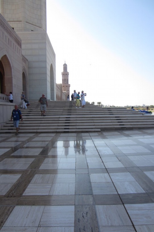 Oman - Muskat - Vorplatz der Moschee in Marmor 