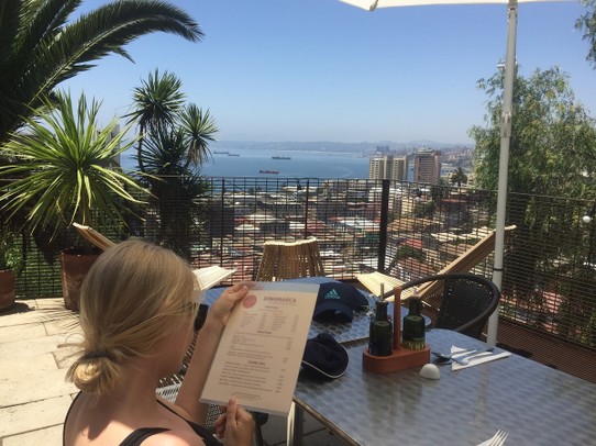 Chile - Valparaíso - Of course, we could also enjoy some food with a view.