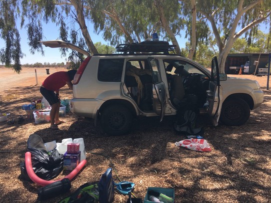 Australien - Minilya - An unserem letzten freien Tag haben wir unser Auto aufgeräumt.