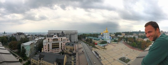 Ukraine - Kiev - Nachdem wir einen Geheimtipp von Papa Rodenstein bekommen haben (inklusive Getränke-auf-mich Spende) konnte Kiew gebührend auf Wiedersehen gesagt werden.